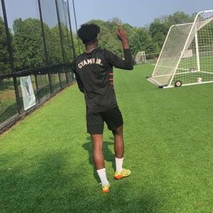 Meet your Posher, Emmanuel